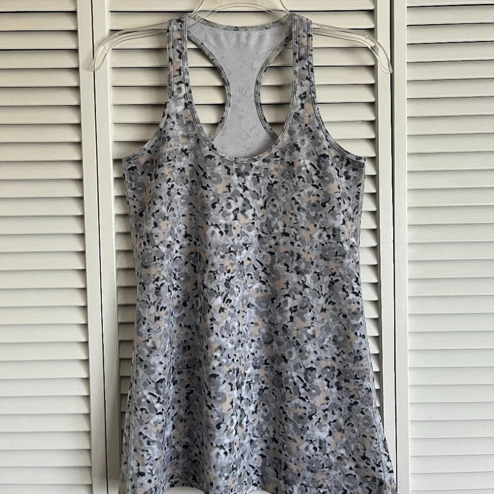 Lululemon Cool Racerback grey, silver, black & beige floral fits sz 6 or 8 rare